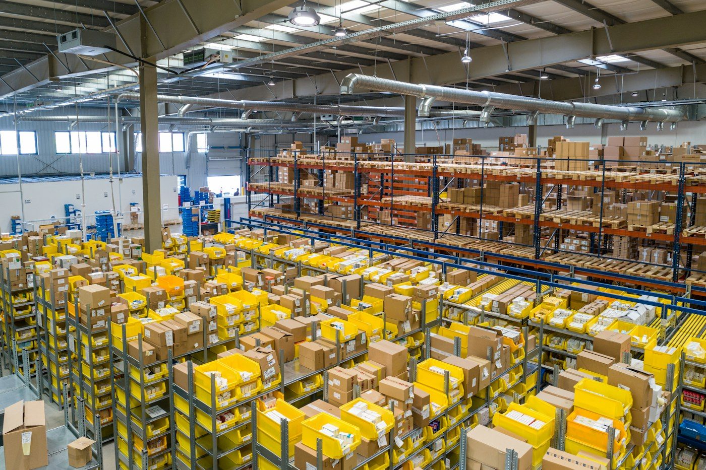 Illustration: large warehouse with storage racks and yellow crates